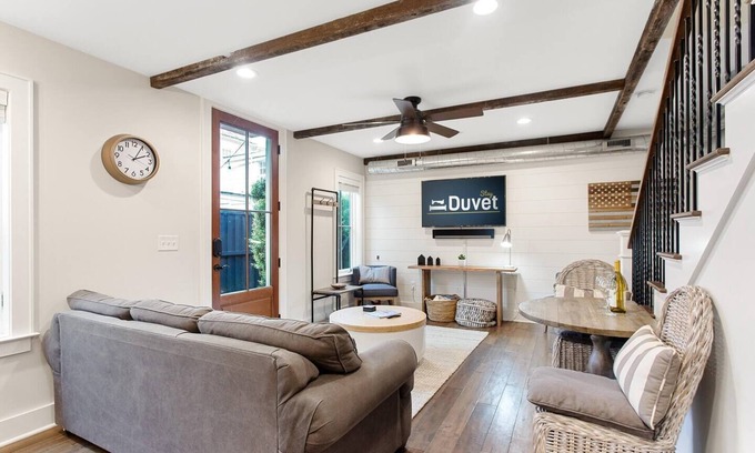 Cannonborough Elliotborough Apartment | Red Robin - C | Private Yard | Blocks to King!