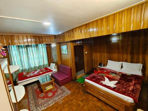 Darjeeling Hotel | Red rose MOUNTAIN INN