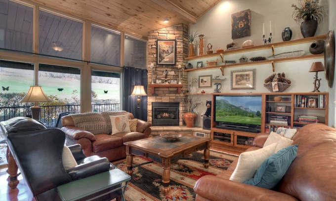 Purgatory House | Red Tail (#781) |10 min to Ski - Views - Golf Course - AC/Pool/Hot Tub