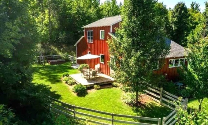 Traverse City House | Red Timbers Near Beaches and Wineries