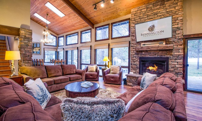 Sunriver House | REDC16 - Huge Luxury Home, A/C, Hot Tub, 4 Ensuites