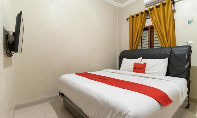 Medan Hotel | RedDoorz At Joyce Guest House Medan