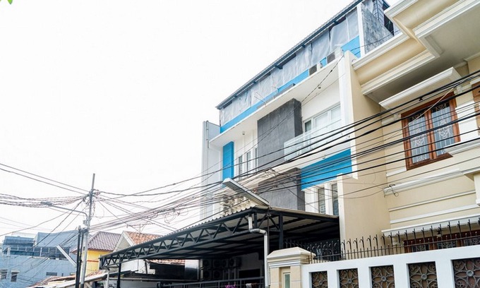 Kebon Kacang House | RedDoorz @ Kebon Kacang