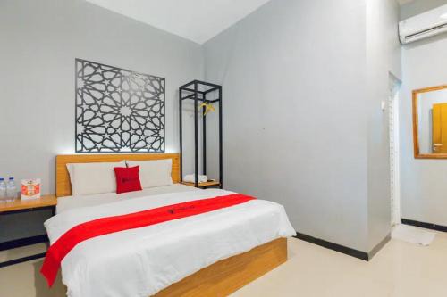 Surabaya Hotel | RedDoorz @ Manukan Surabaya