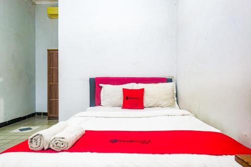 Klojen House | RedDoorz near Batik Tulis Celaket 2