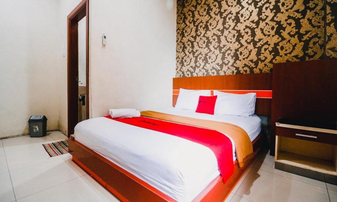 Panakkukang Hotel | RedDoorz Plus at Grand City Inn Makassar