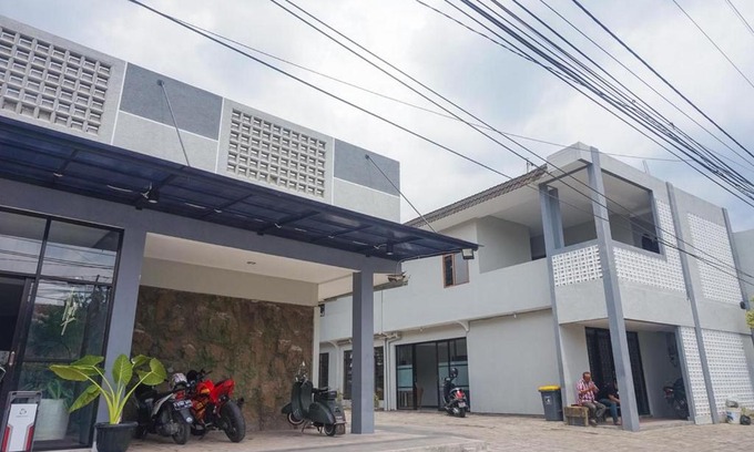 Malang Hotel | RedDoorz Plus @ Kalpataru