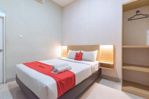 Bandung Hotel | RedDoorz Plus @ Karapitan Street