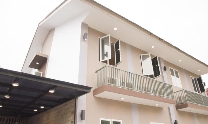 Pasar Manggis House | RedDoorz Plus Syariah near Manggarai Station 3