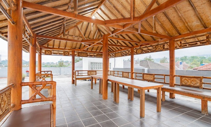Parongpong Hotel | RedDoorz @ Sersan Bajuri Atas