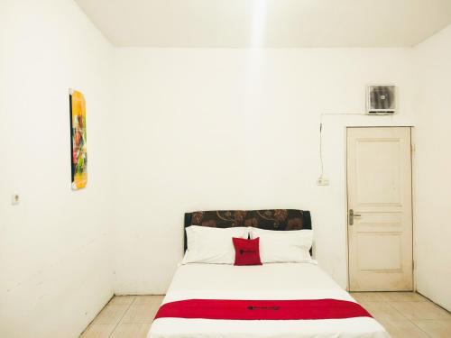 Surabaya Hotel | RedDoorz Syariah near RS Siti Khodijah Sepanjang