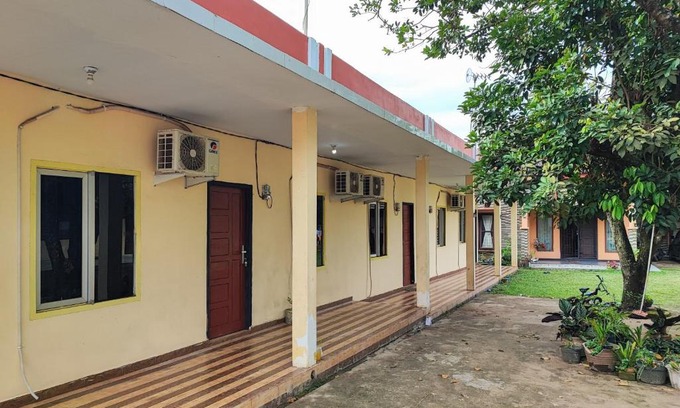 Jambi Hotel | RedDoorz Syariah near Terminal Alam Barajo Jambi