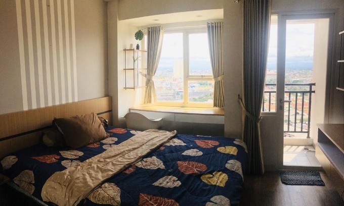 Depok Apartment | RedLiving Apartemen Margonda Residence 5 - Ens Room with Netflix and Breakfast