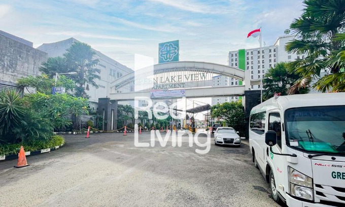 Ciputat Hotel | RedLiving Apartemen Green Lake View Ciputat - Mpo Yani Rooms Tower E with Fast Wifi