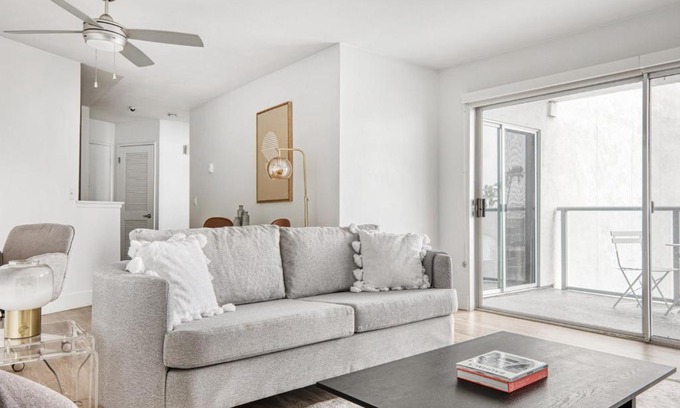 South Redondo Apartment | Redondo Beach 1BR w Pool Gym WD nr Beach LAX-613