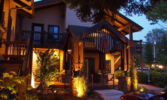 Grants Pass Hotel | Redwood Garden Inn