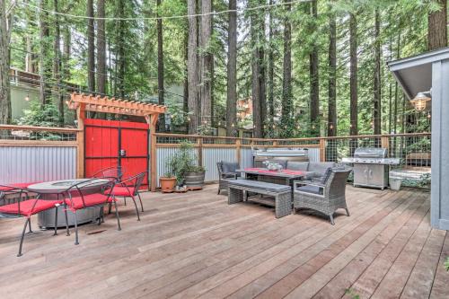 Guerneville House | Redwoods Cabin with Hot Tub Walk to Russian River!