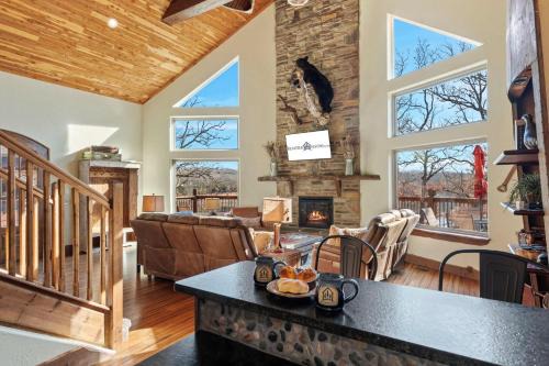 Branson House | Reeled Inn Lodge Lakefront
