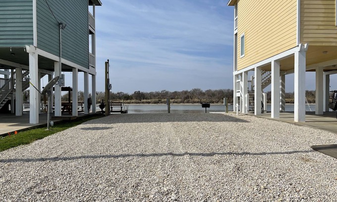 Matagorda RV Rental | “Reeling Em Inn” WATERFRONT RV HOOKUPS ON THE COLORADO RIVER RV #1