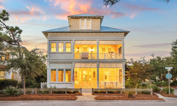 Watercolor House | 'Rees on Wiregrass' | Private Pool, Golf Cart, Carriage House | Lake District, WaterColor, FL