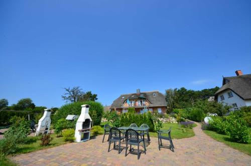 Gross Zicker House | Reetdach-Ferienwohnungen 8 Kröning