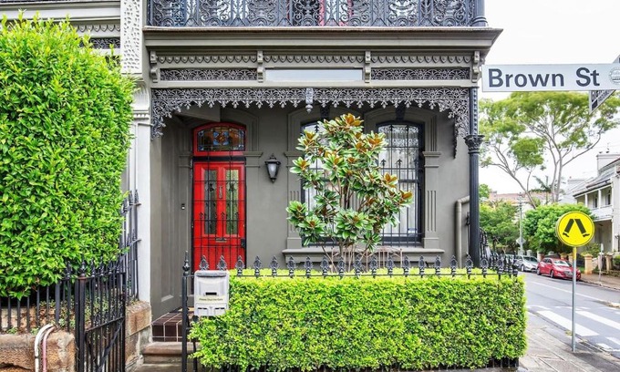 Paddington House | Refined Paddington Corner Terrace with Parking