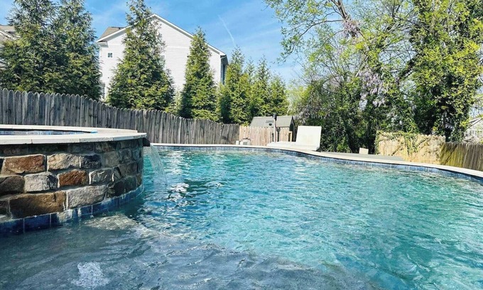 Dilworth House | Refined Urban Escape with Lush Outdoor Spaces 1364