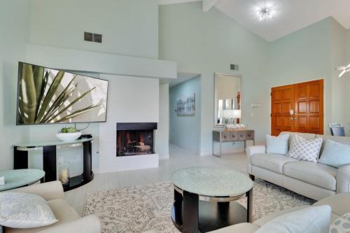 La Quinta House | Refreshing Desert Escape near LQ Resort