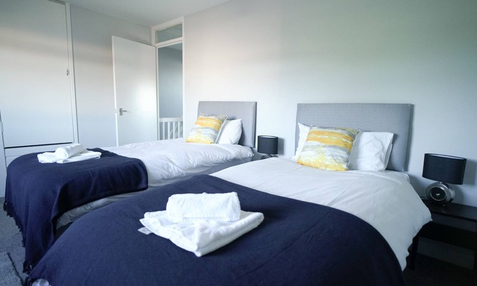 Larkhall House | Refreshing Modern Apartment in South Lanarkshire