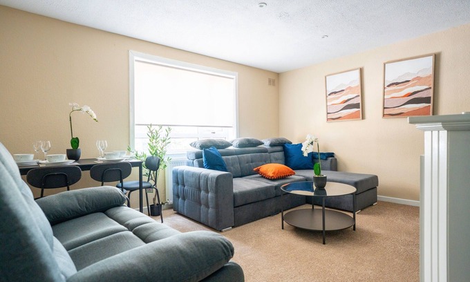 Douglas and Angus Apartment | Refreshing Modern Apartment in Dundee