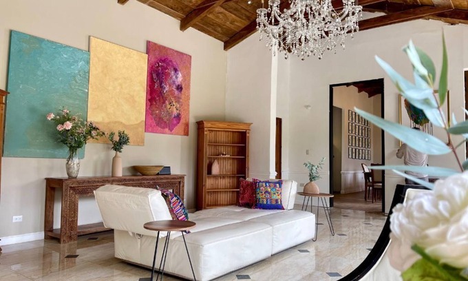 San Mateo Milpas Altas House | Refuge where Tradition and Nature Meet