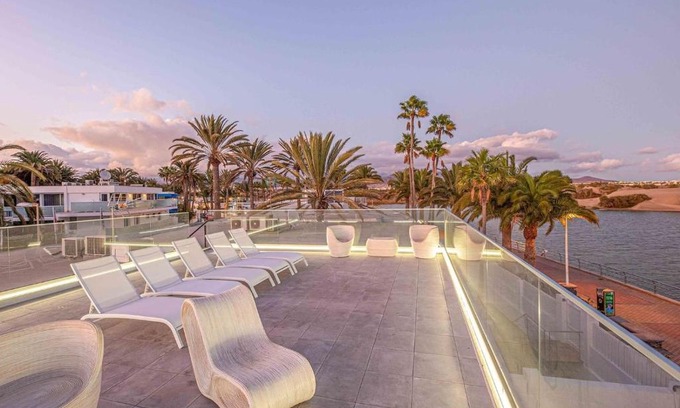Meloneras House | Refurbished Seafront Apartment