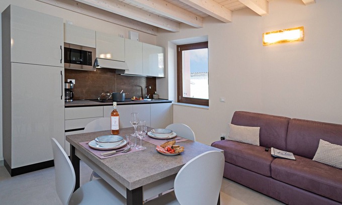 Pacengo Apartment | Regarda - Residenza GJ 1 floor modern onebedroom apartment with roof terrace