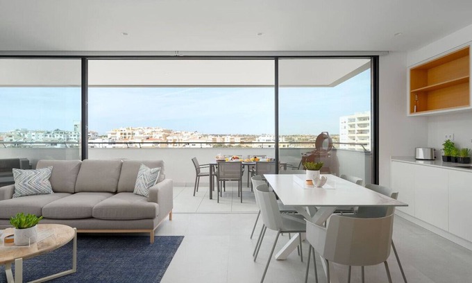 Ameijeira Apartment | ReiRica Luxury 2 bedrooms Near Beach and Old Town