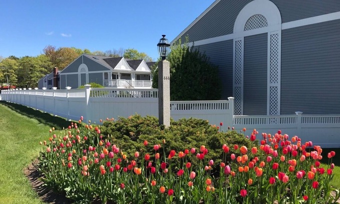 Ogunquit Condo | Relax and get away! Beautiful upscale condo with pool near OGT Village and Beach