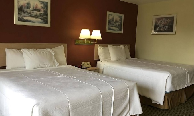 Cabot House | Relax and Recharge! 3 Convenient Units, Free Parking, Free Breakfast, Pool