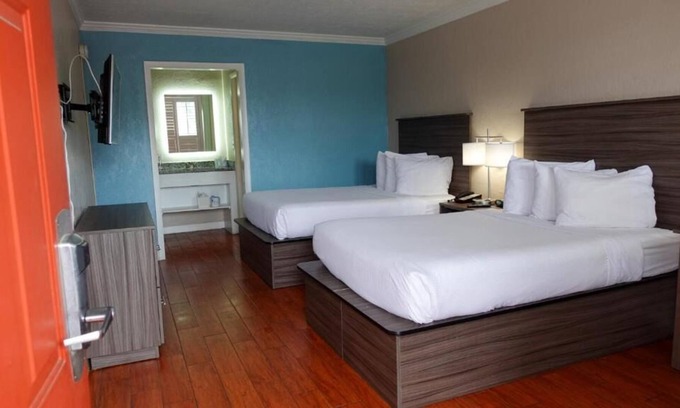 June Park House | Relax and Unwind! 2 Comfortable Units, Free Breakfast & Parking!