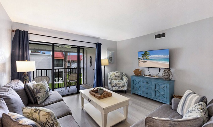 Bradenton Beach Condo | Relax at Bay Bliss-Bay Views & Steps to Beach!