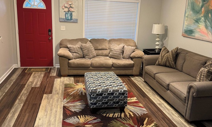 Snellville House | RElax, & BeComfortable