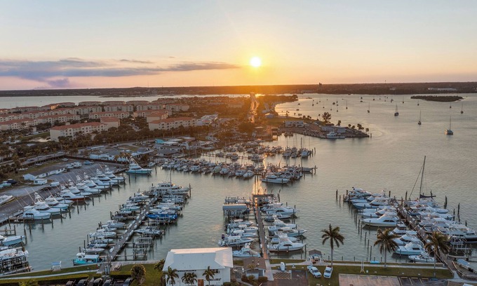 Fort Pierce House | Relax by the Waves: Stylish Beach Getaway with a Backyard Haven