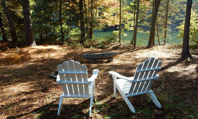 East Boothbay Cottage | Relax & Enjoy Beautiful Views From This Cottage On the Sea