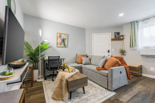 Riverside Apartment | Relax in cozy style Spacious King & Queen beds