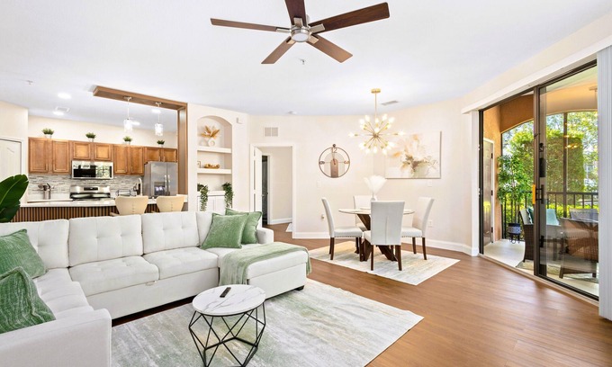 Sarasota Apartment | Relax in Style: 2-Bedroom Apartment with Calm Atmosphere