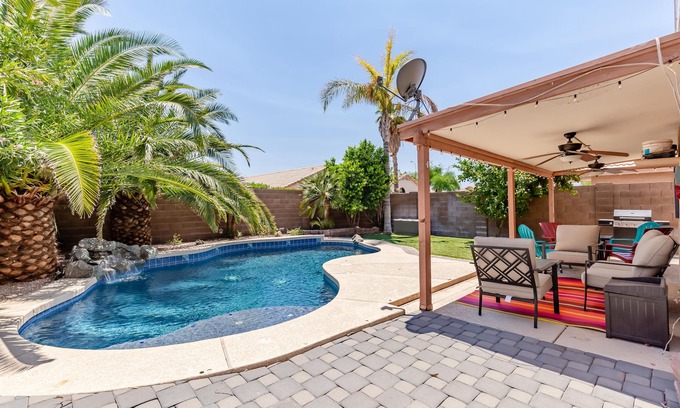 Chandler House | Relax in Style! Private Pool, Resort Backyard & 4BR Luxury Oasis in Chandler