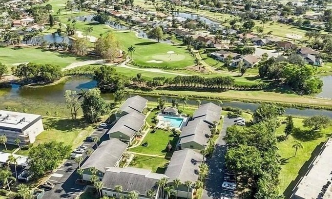 Lely Condo | Relax in This Stylish Condo in Naples