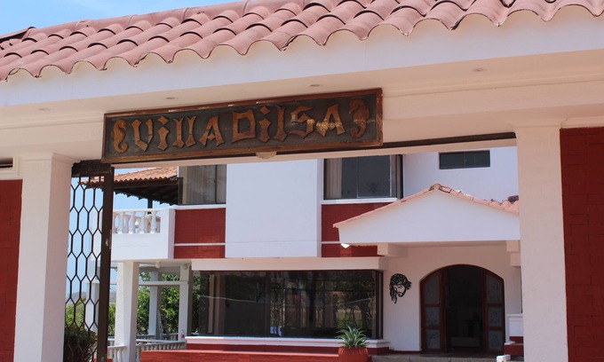 Tubara Cottage | Relax Near The Beach! 5 Bedroom Cottage with A/C & top amenities in Playa Medoza