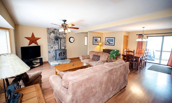 Pioneer Trail House | Relax,Recharge and Explore Hot Tun Included in beautiful South Lake Tahoe