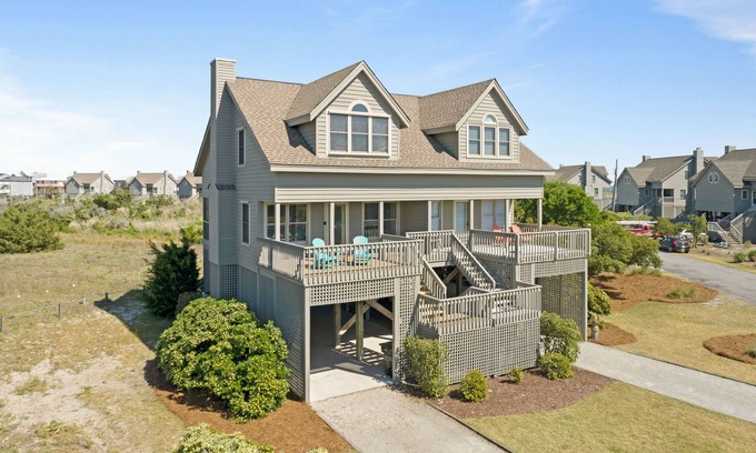 Topsail Beach House | Relax, unwind and have a great time at Two Beaches.