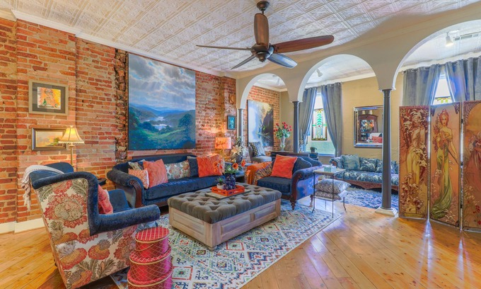 Denison House | Relax & Unwind at The Sedalia on Main