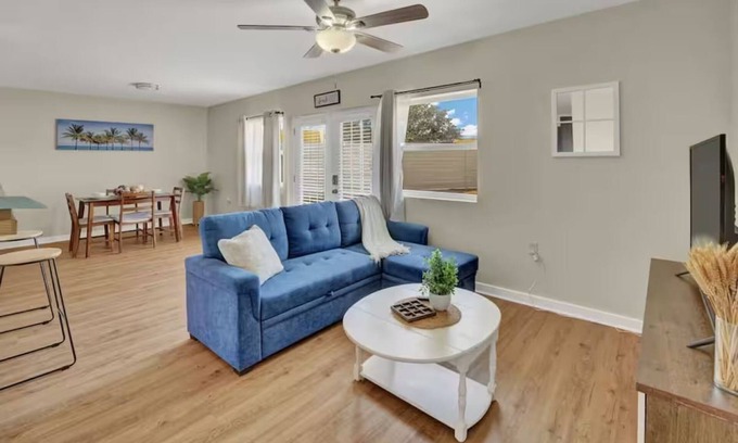 Bahama Beach Apartment | Relax & Unwind | Bright 1BR | Cozy Beach Retreat